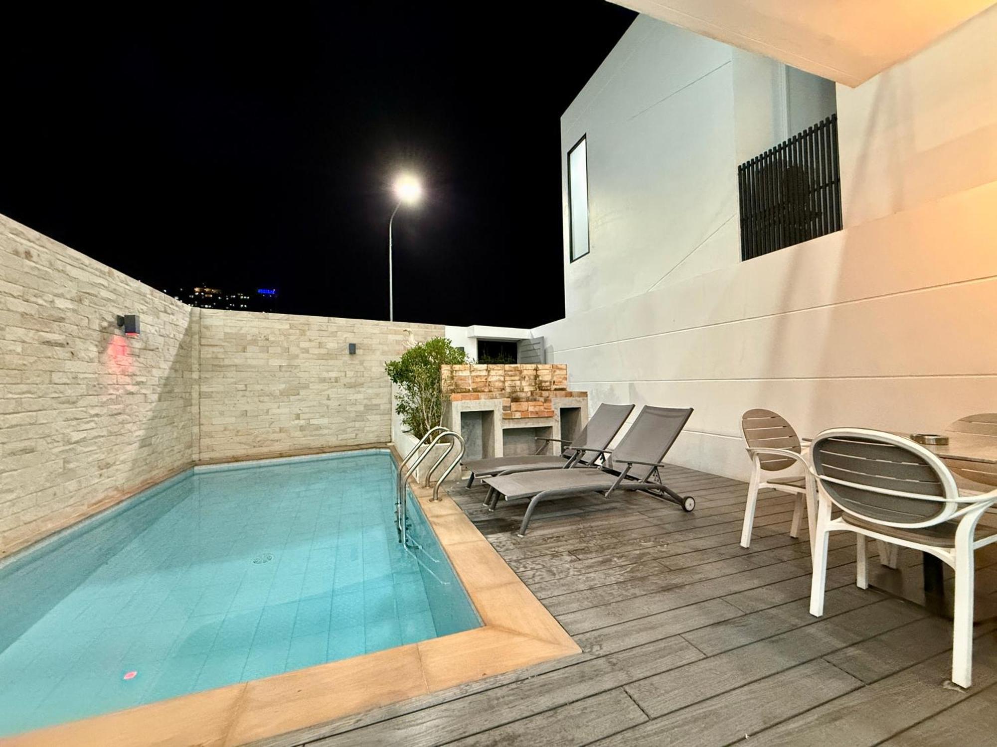 Pool 178 Nearby Walking Street * Pattaya