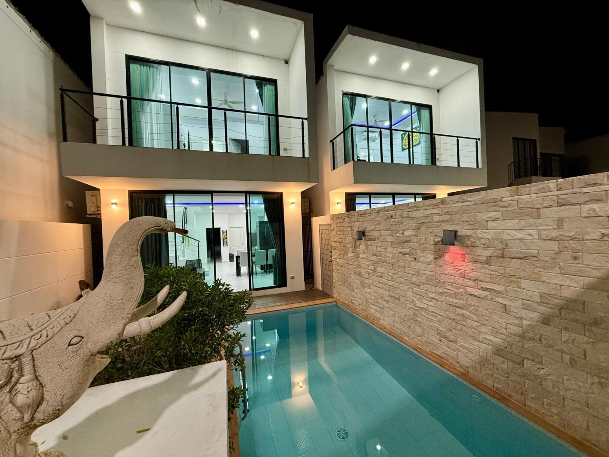 Pool 178 Nearby Walking Street Pattaya